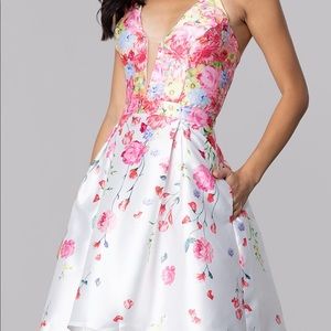 Prom white dress. Size M brand new